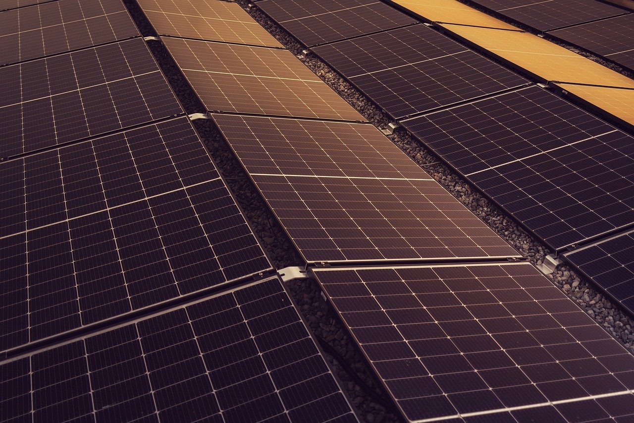 Umsatzeinbruch bei SolarEdge belastet NASDAQ-Solarwerte